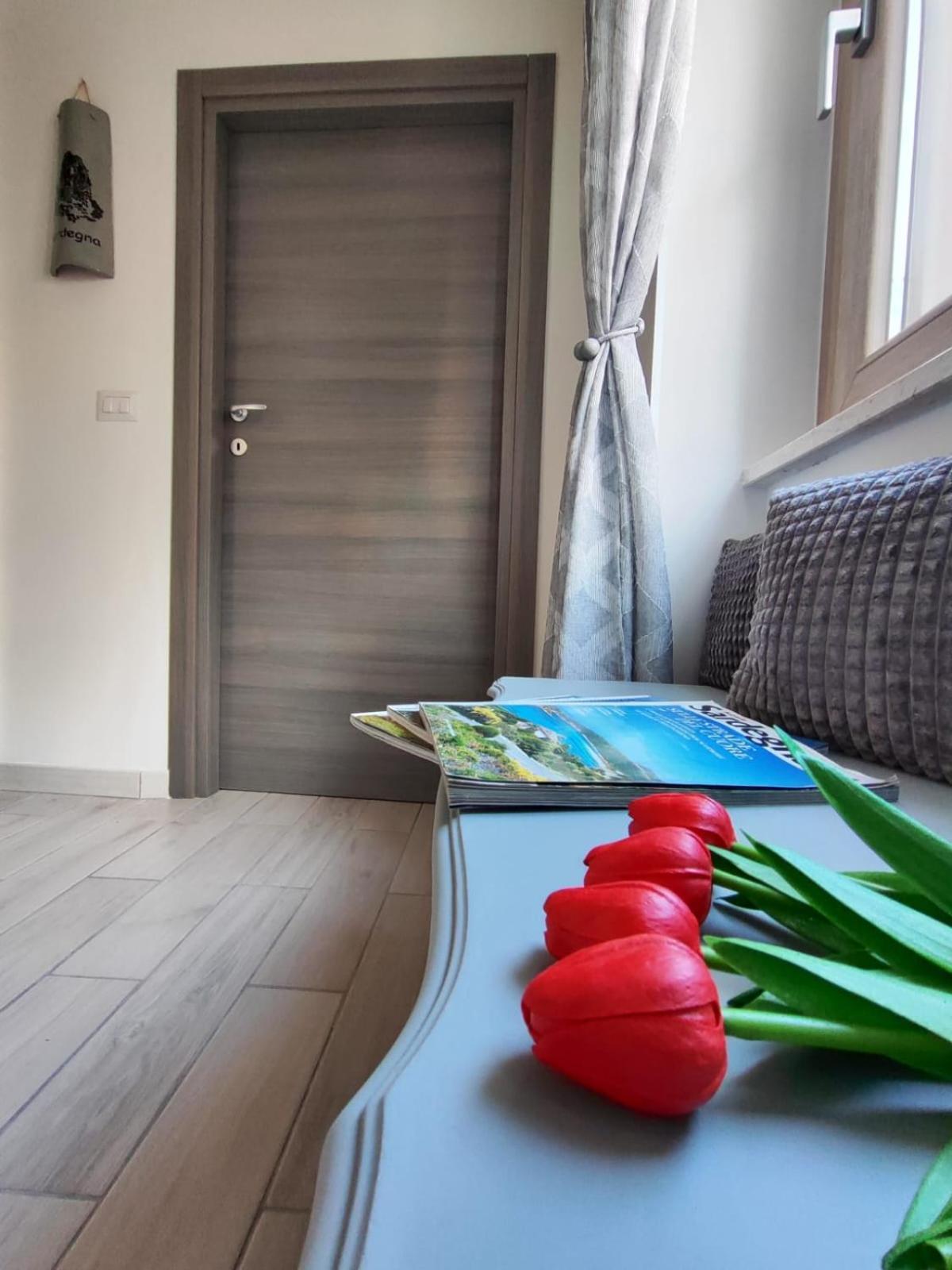 Casa Vacanze Con Giardino I Girasoli - Cin It 09006 - 9 C 2000 R4042- Сорсо Екстер'єр фото