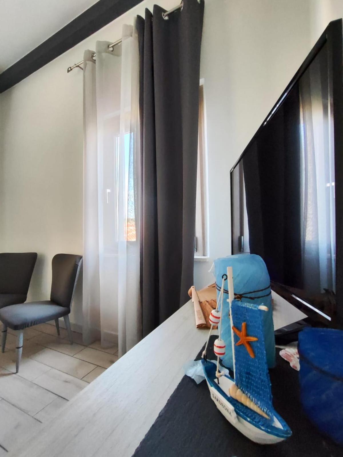Casa Vacanze Con Giardino I Girasoli - Cin It 09006 - 9 C 2000 R4042- Сорсо Екстер'єр фото